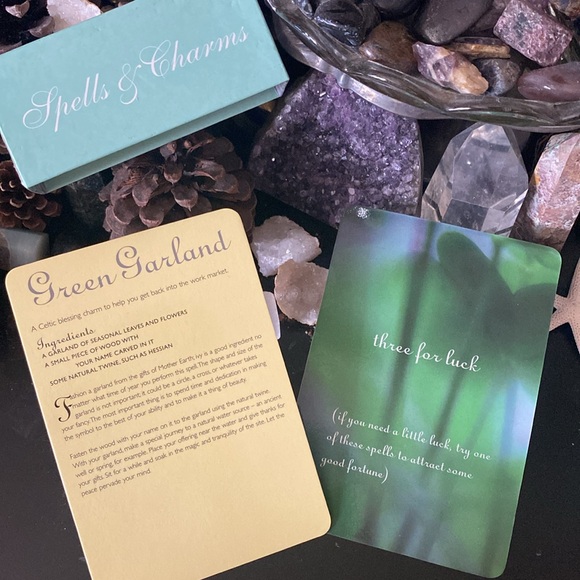 Spells & Charms Card Deck by Nicola de Pulford - Picture 6 of 9